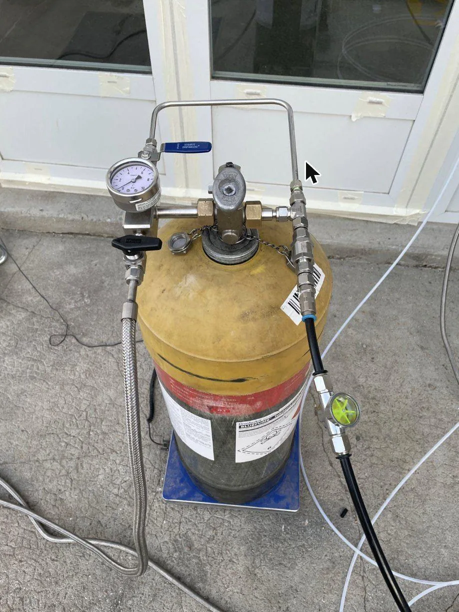 Bouteille de gaz Bluefume, détail avant intervention