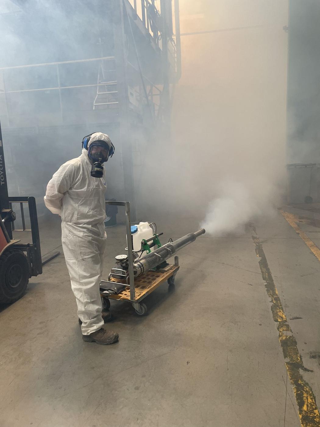 Traitement par thermo-nébulisation dans un local industriel
