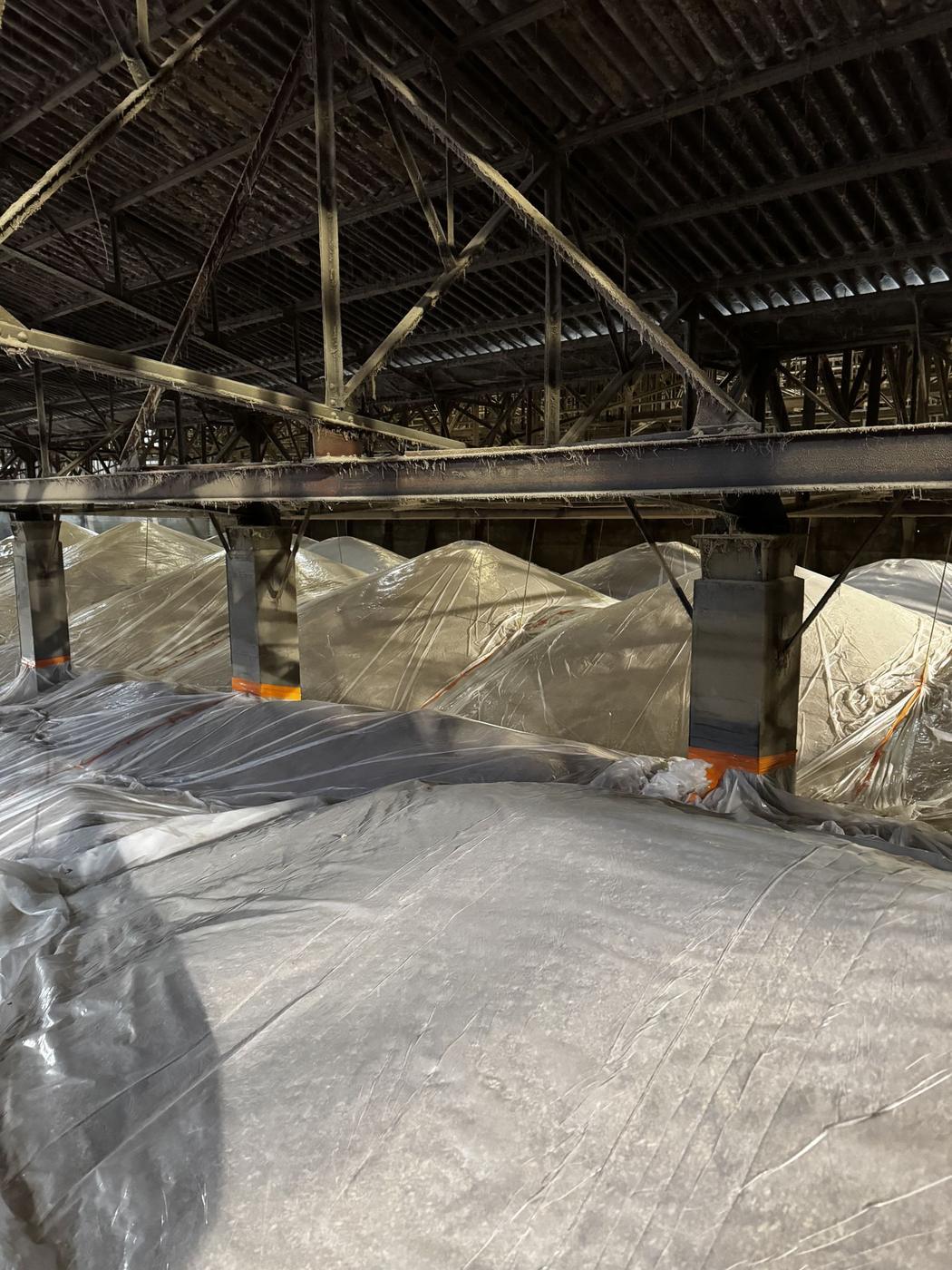 Bâchage d'un stockage à plat avant mise en fumigation PH3