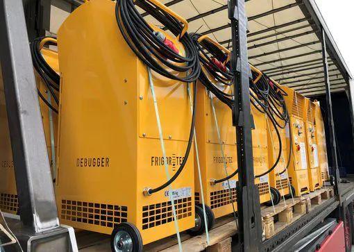 Chauffages électriques répartis dans une usine lors d'un traitement thermique