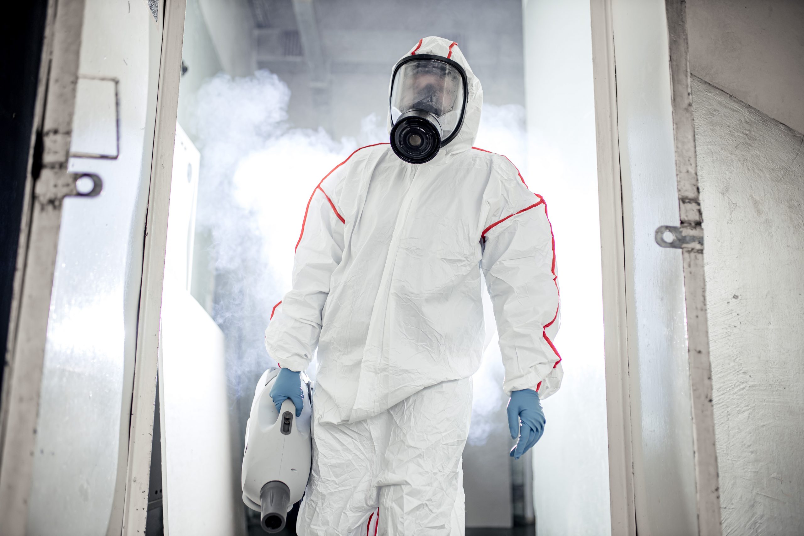 Male in an NBC personal protective equipment ppe suit cleaning isolated space Un problème de désinfection ? Dératisation, Désinsectisation, Désinfection . Agro Sanit intervient rapidement dans le Loiret(45), en Essonne(91), en Yvelines(78)